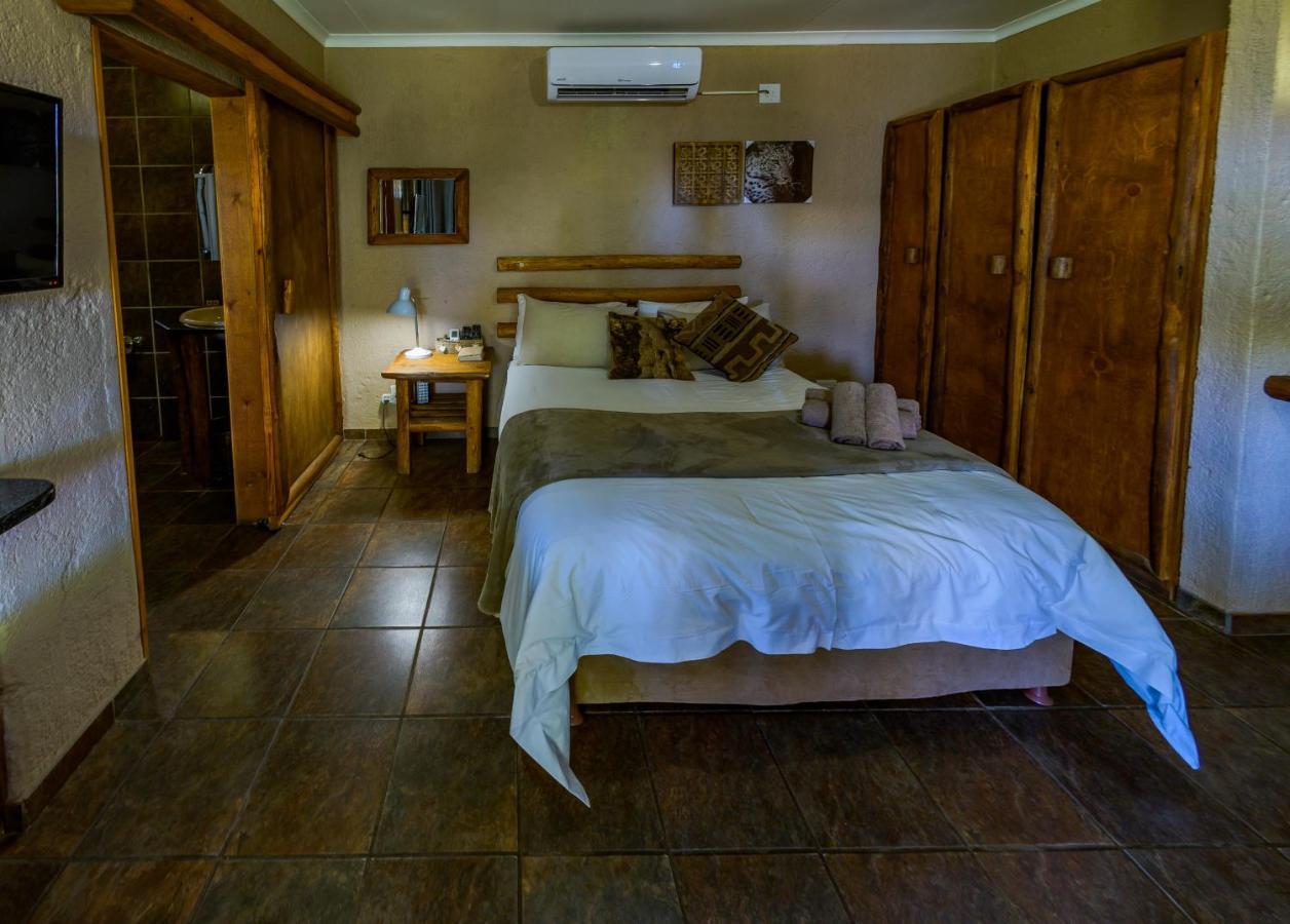 Country Lodge Upington Bagian luar foto