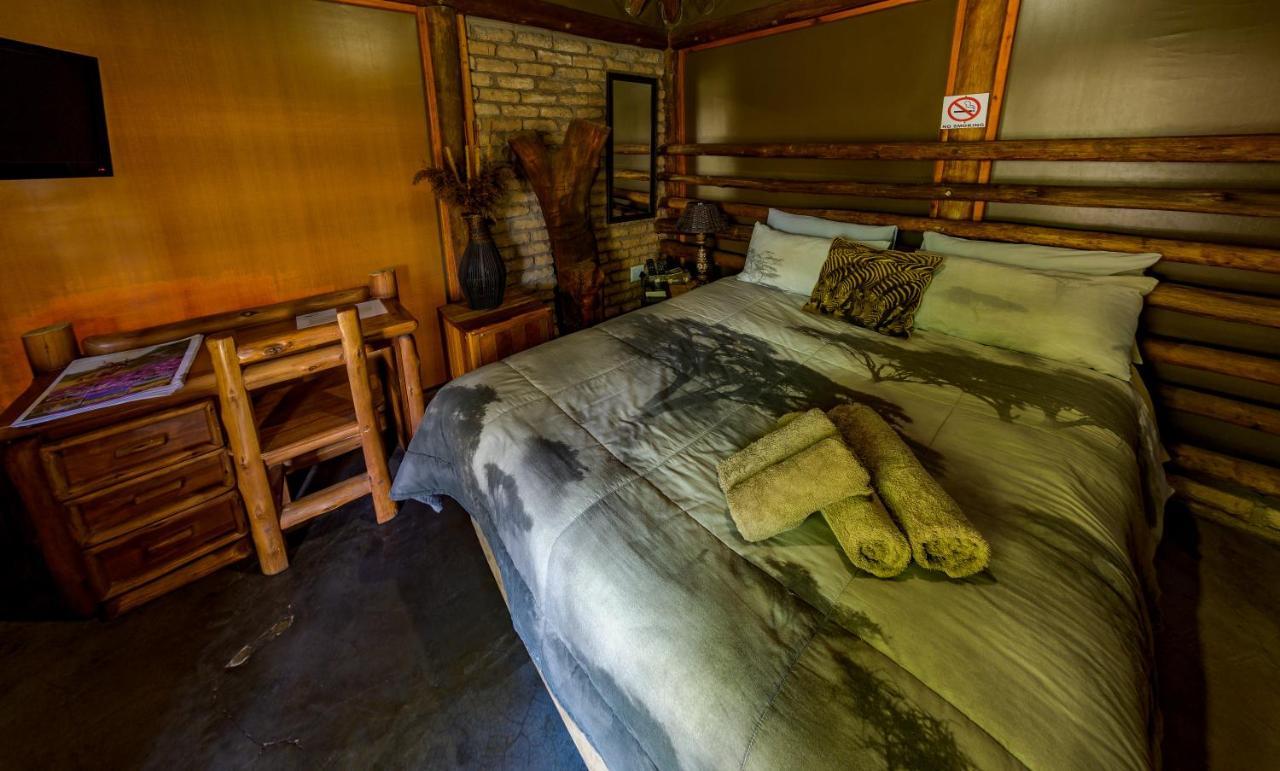 Country Lodge Upington Bagian luar foto