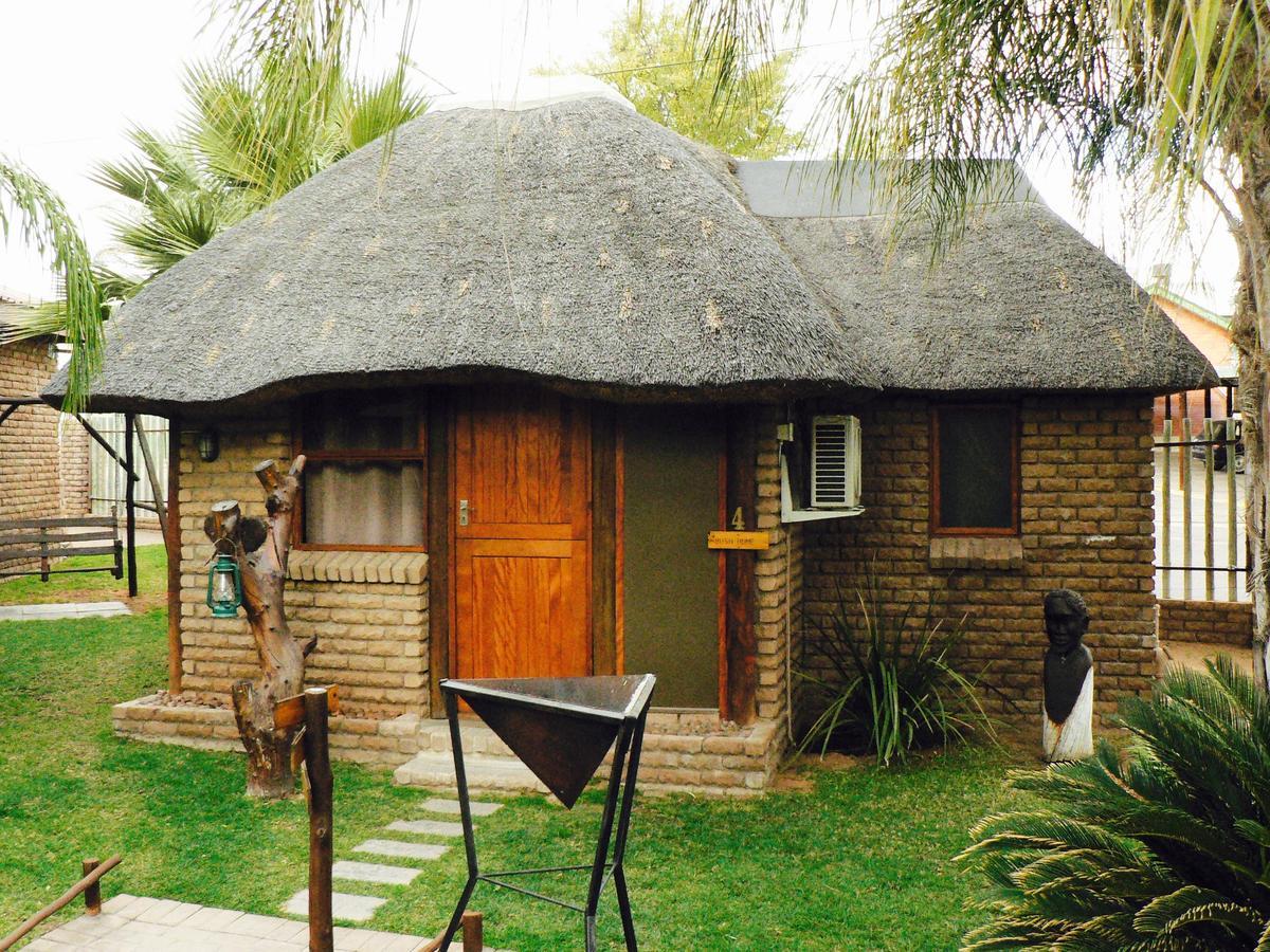 Country Lodge Upington Bagian luar foto