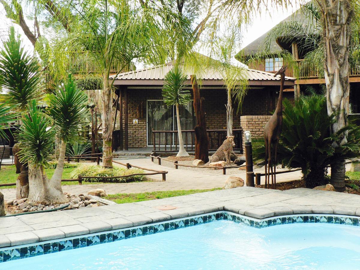 Country Lodge Upington Bagian luar foto