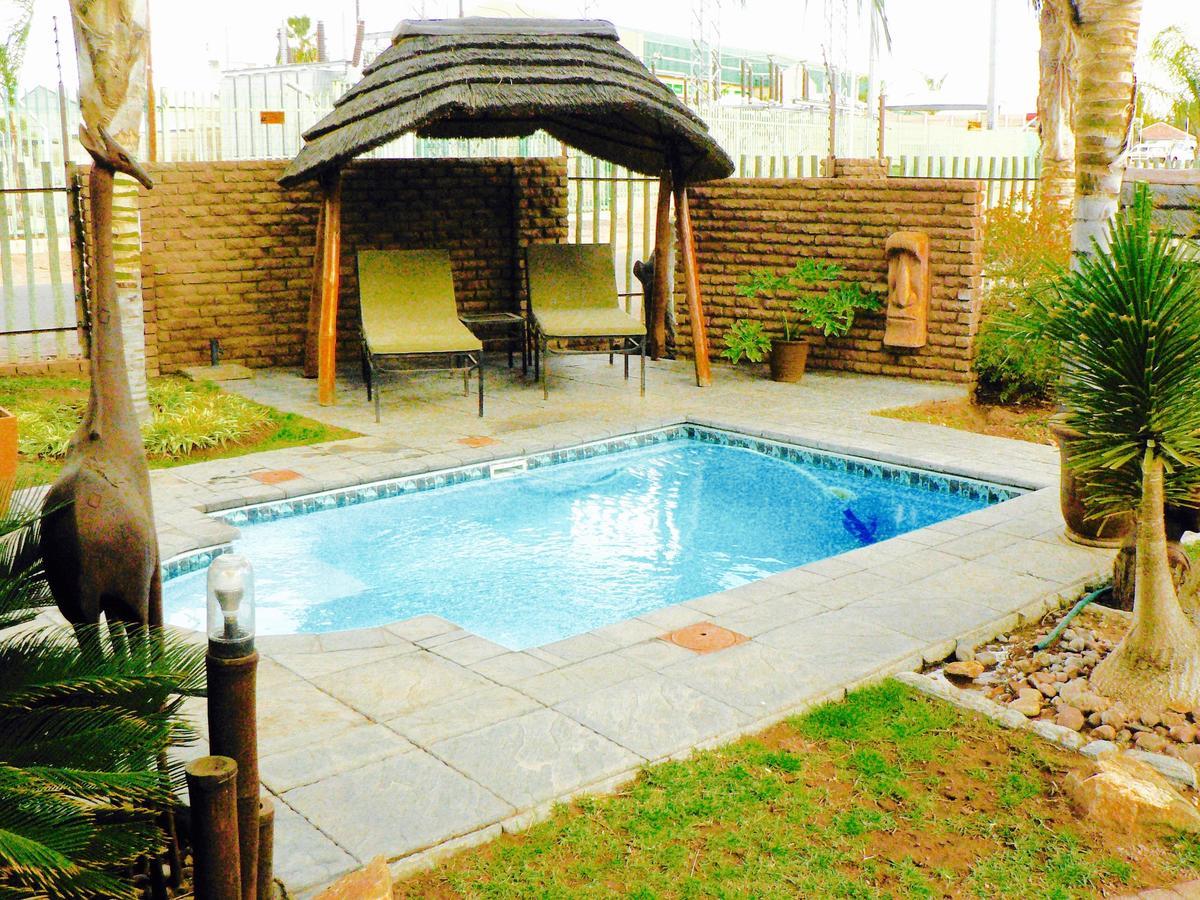 Country Lodge Upington Bagian luar foto