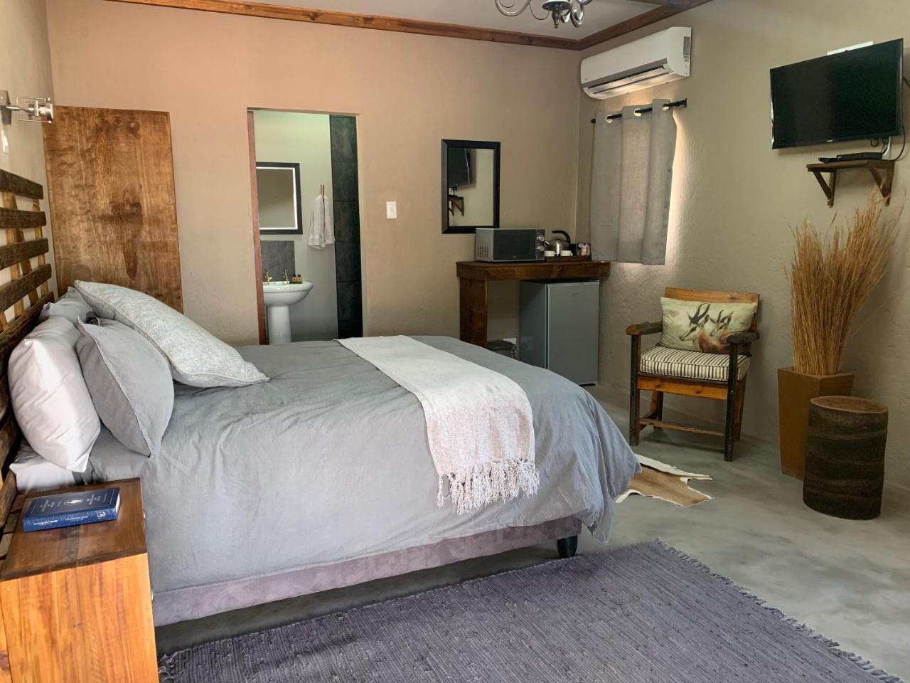 Country Lodge Upington Bagian luar foto