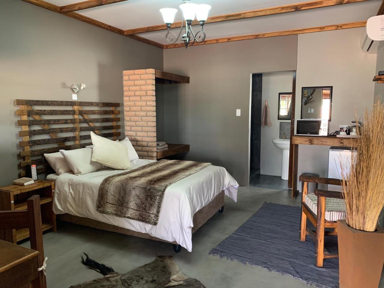 Country Lodge Upington Bagian luar foto