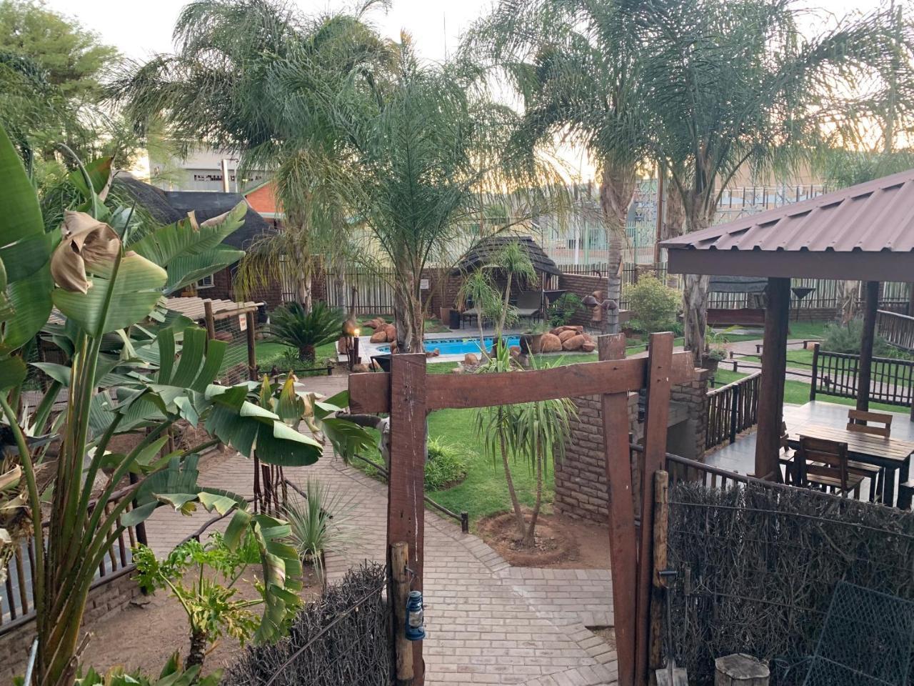 Country Lodge Upington Bagian luar foto