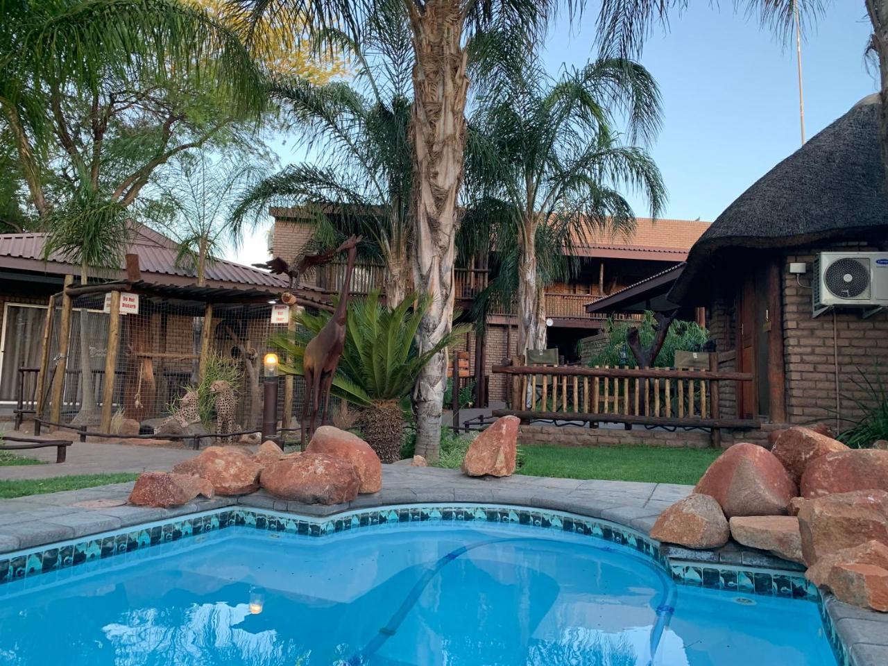 Country Lodge Upington Bagian luar foto