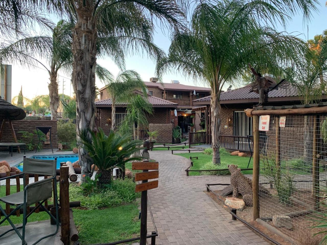 Country Lodge Upington Bagian luar foto