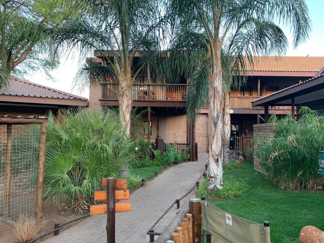 Country Lodge Upington Bagian luar foto