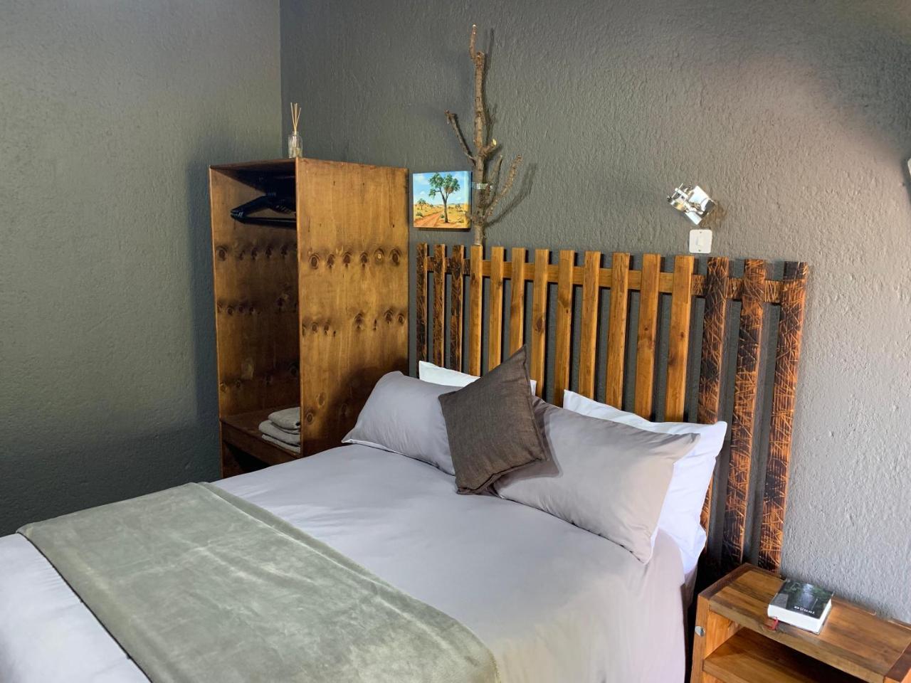 Country Lodge Upington Bagian luar foto