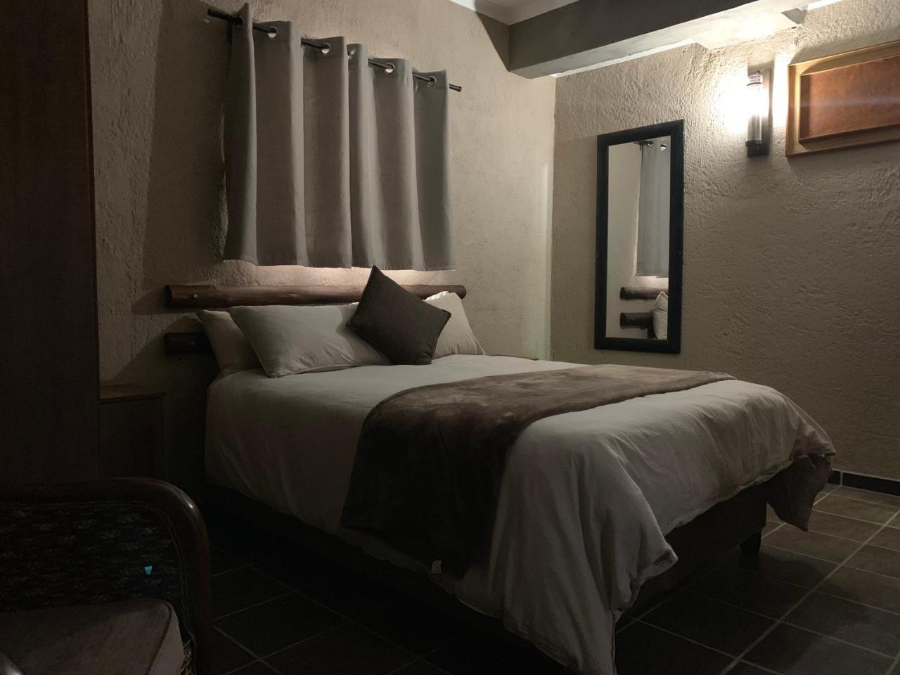 Country Lodge Upington Bagian luar foto