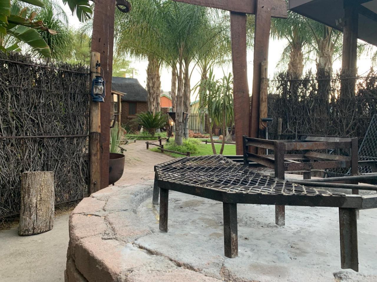 Country Lodge Upington Bagian luar foto
