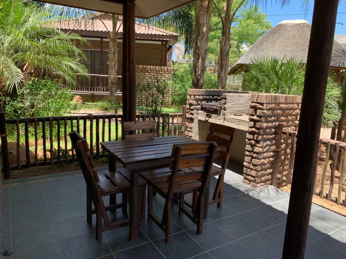Country Lodge Upington Bagian luar foto