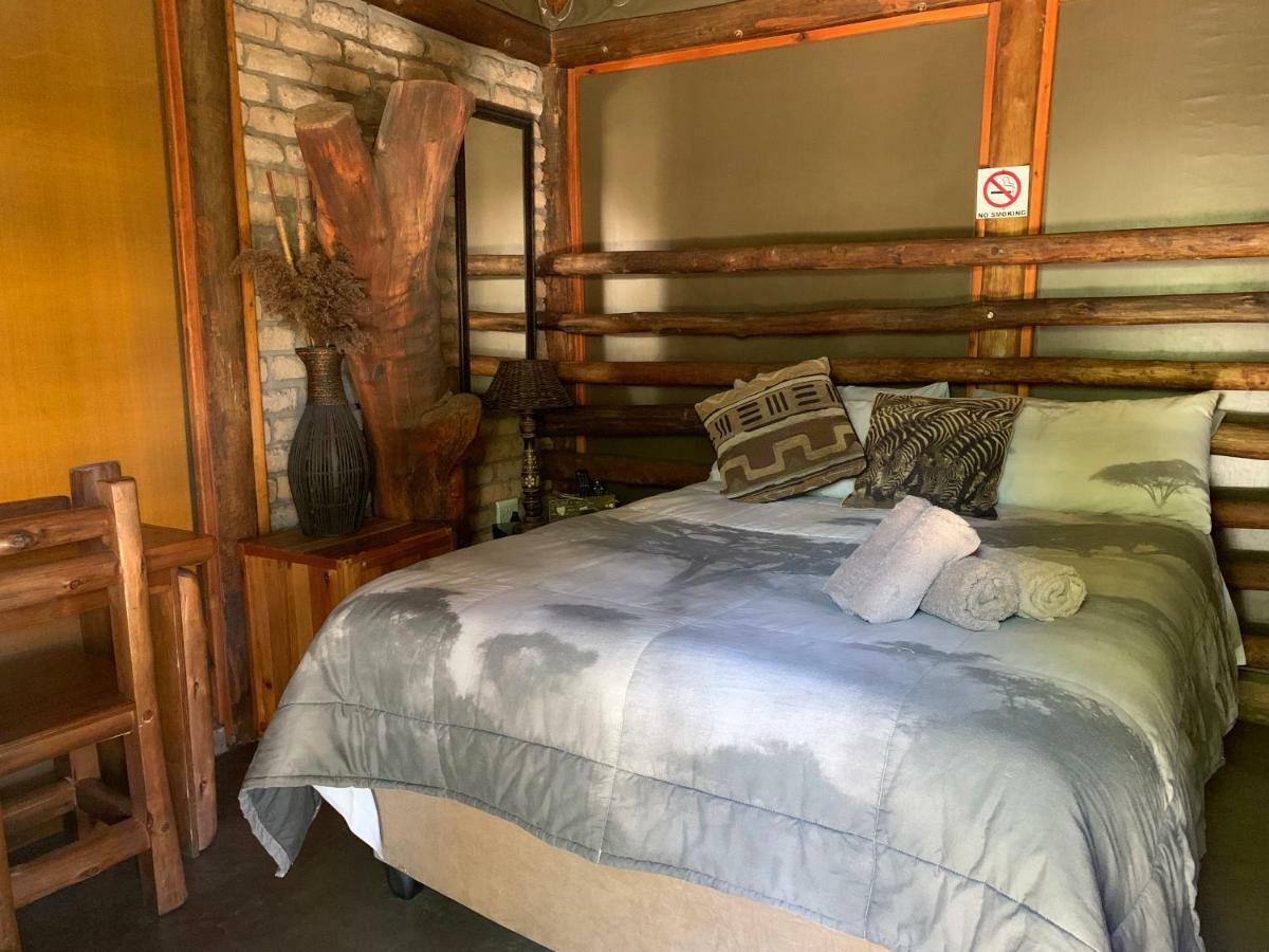 Country Lodge Upington Bagian luar foto