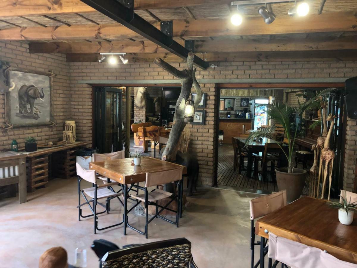 Country Lodge Upington Bagian luar foto