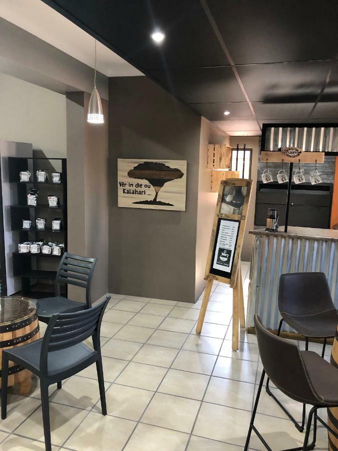 Country Lodge Upington Bagian luar foto