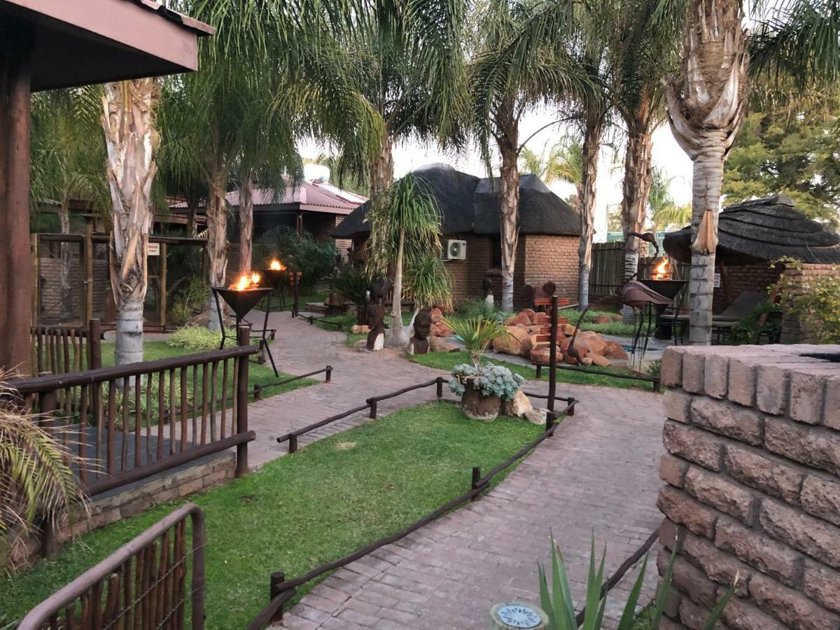 Country Lodge Upington Bagian luar foto