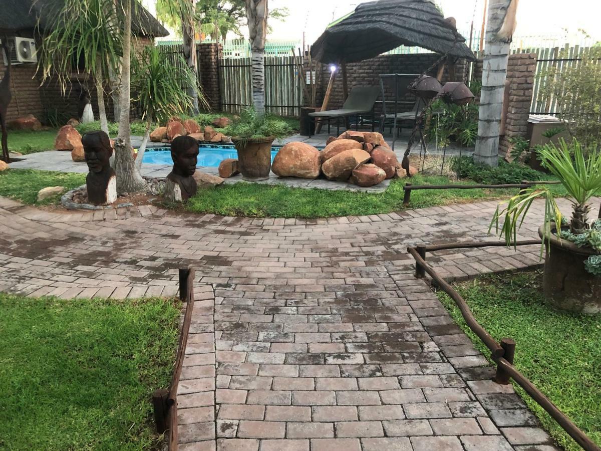 Country Lodge Upington Bagian luar foto