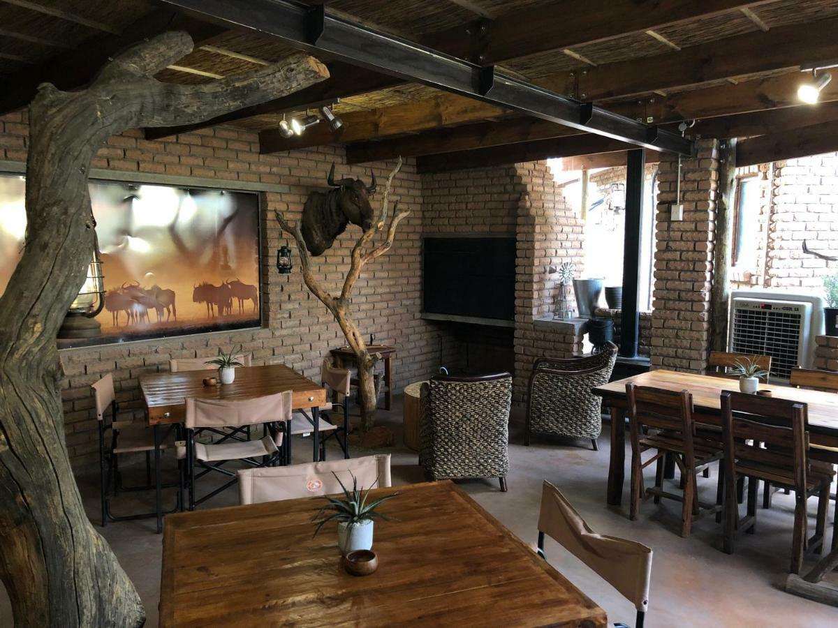 Country Lodge Upington Bagian luar foto