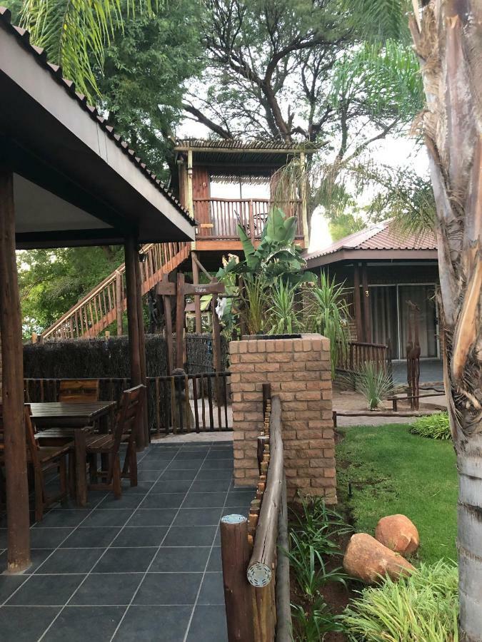Country Lodge Upington Bagian luar foto