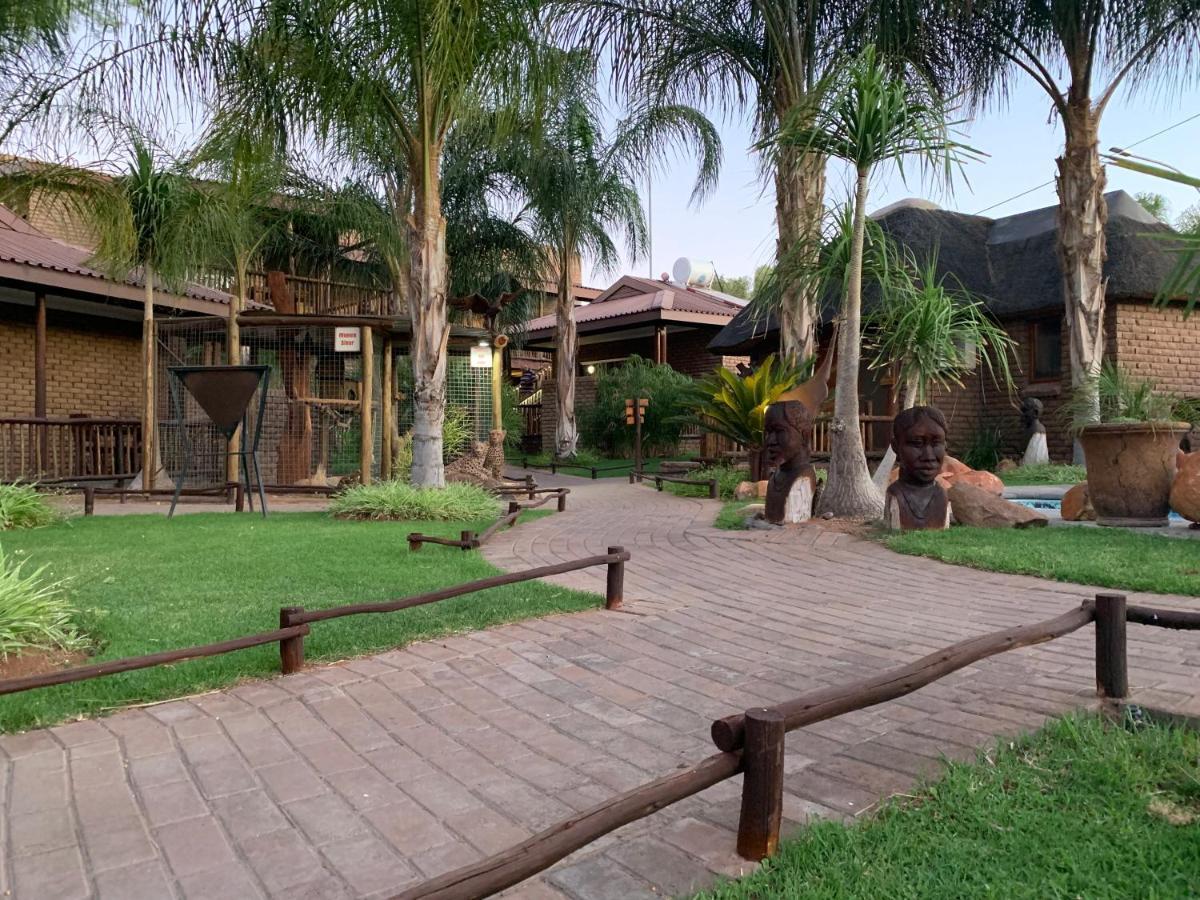 Country Lodge Upington Bagian luar foto
