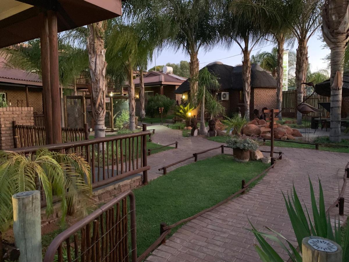Country Lodge Upington Bagian luar foto