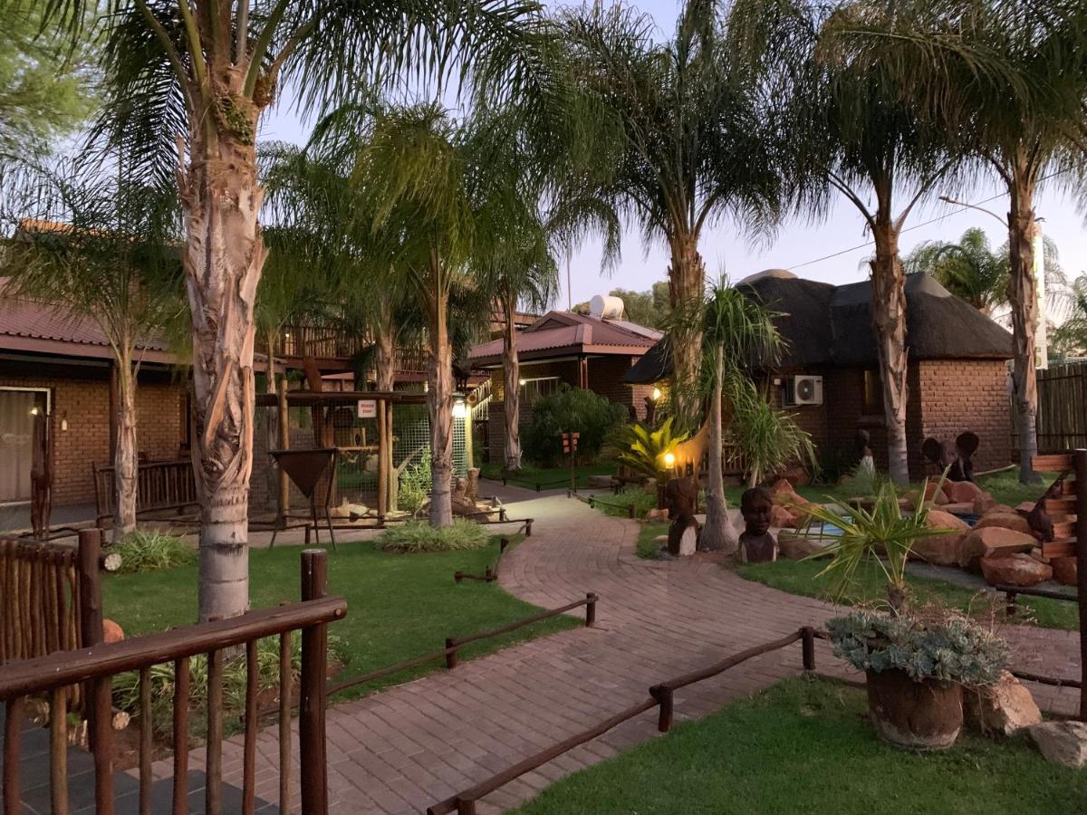 Country Lodge Upington Bagian luar foto