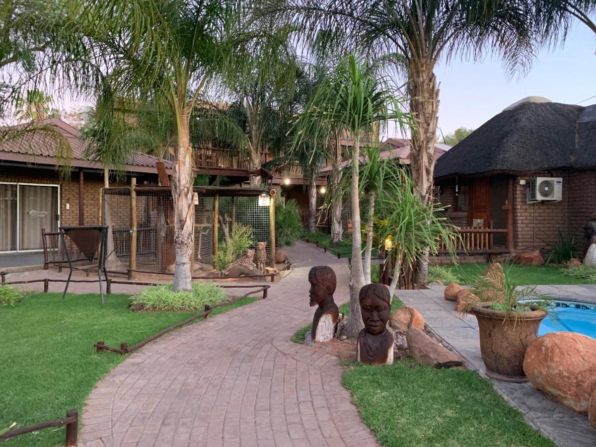 Country Lodge Upington Bagian luar foto